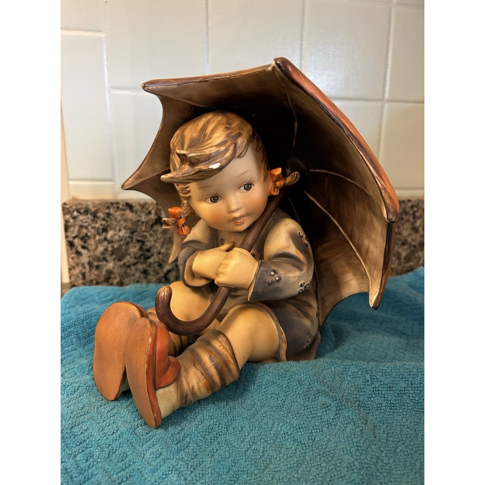 Goebel Hummel Umbrella Girl 152B TMK3 8in Figurine Vintage W Germany Colors
